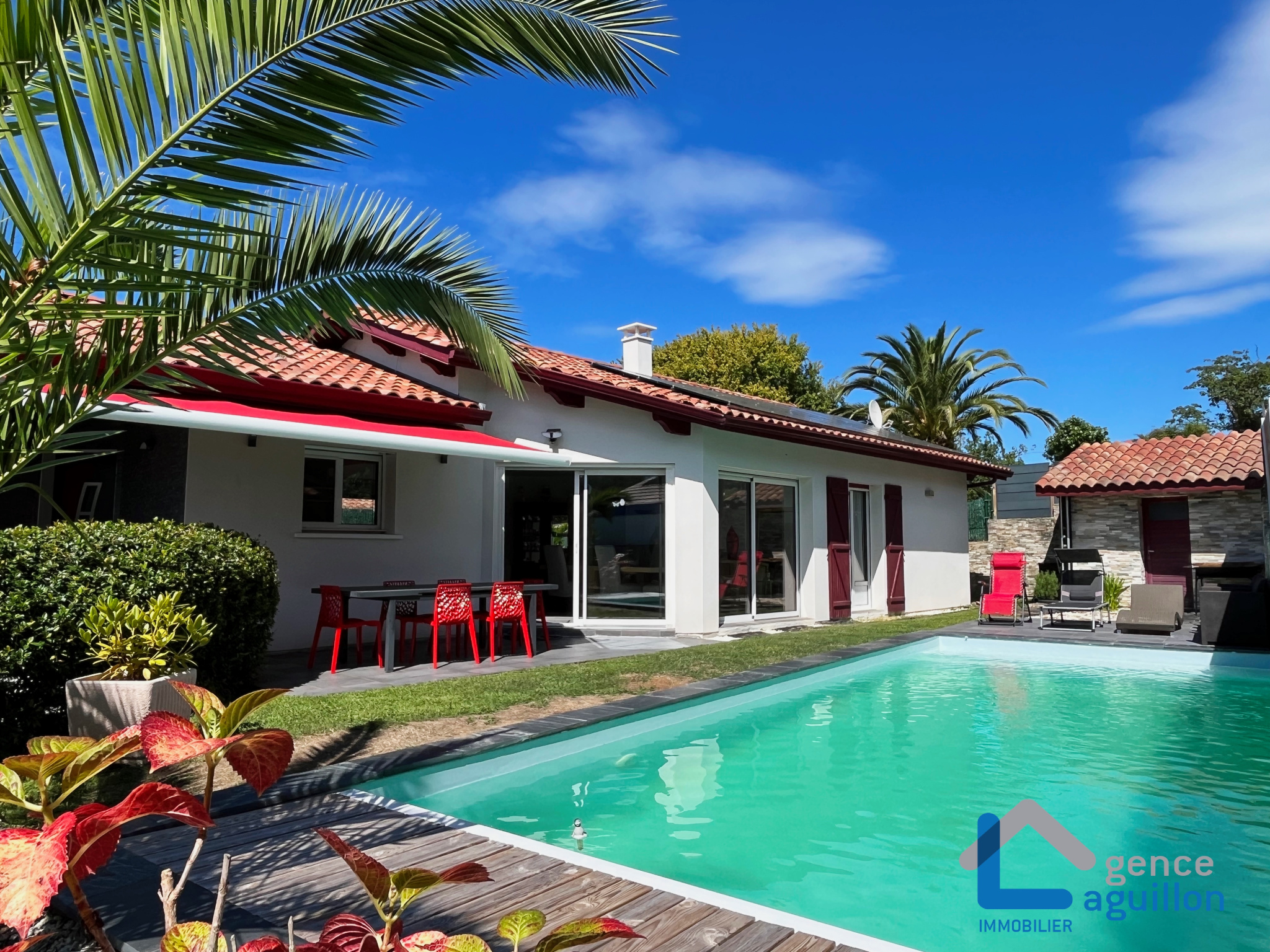 MAISON RECENTE AVEC PISCINE CHAUFFÉE, À DEUX PAS D'HENDAYE