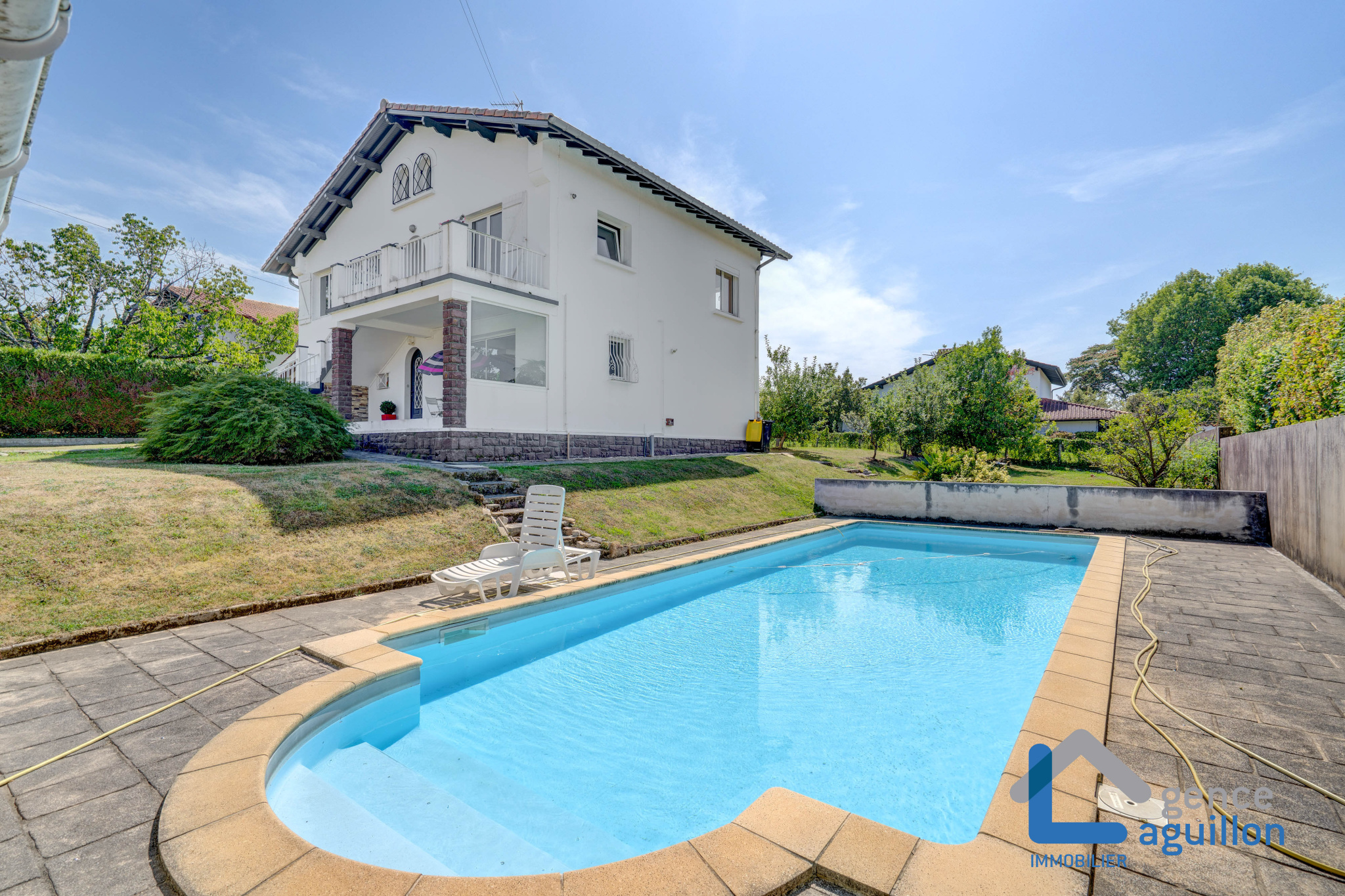 MAISON DE 170M2 COMPRENANT DEUX APPARTEMENTS T3